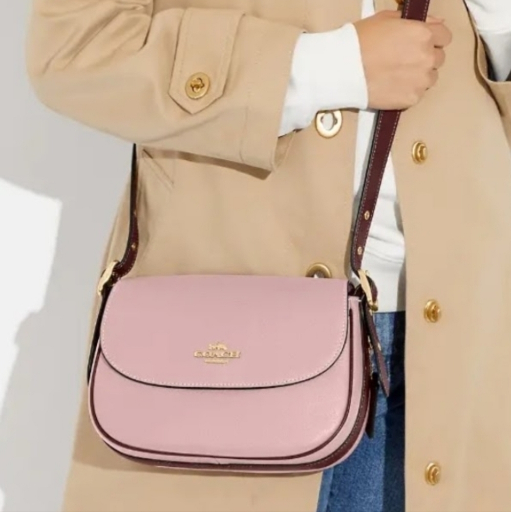 Christmas sale 🎄Authentic Coach Powder Pink Multi Macie Saddle Bag